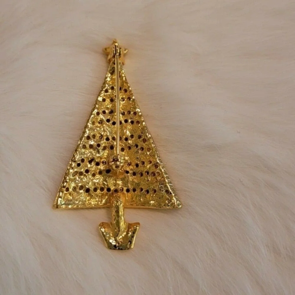 Vintage Christmas Tree Brooch Pin Rhinestone Gold Tone Metal Star Textured 6022